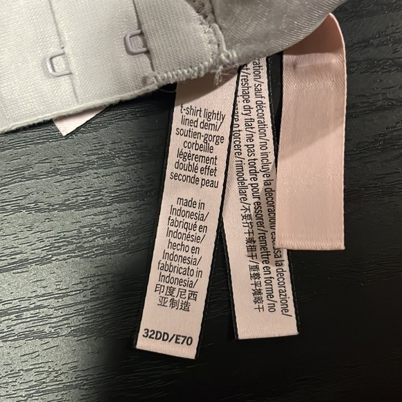 🔥Victoria’s Secret Bra - Picture 3 of 3